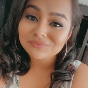 Meet your Posher, Alicia